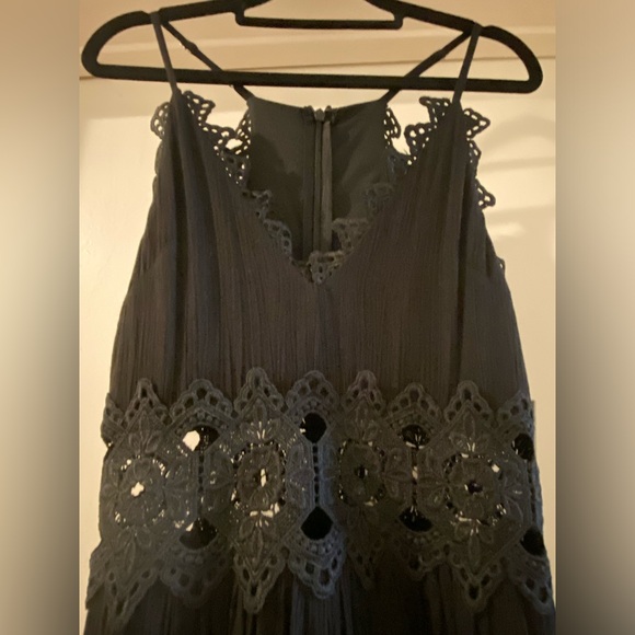 Black maxi - Thoughts of hue dress - Picture 2 of 7